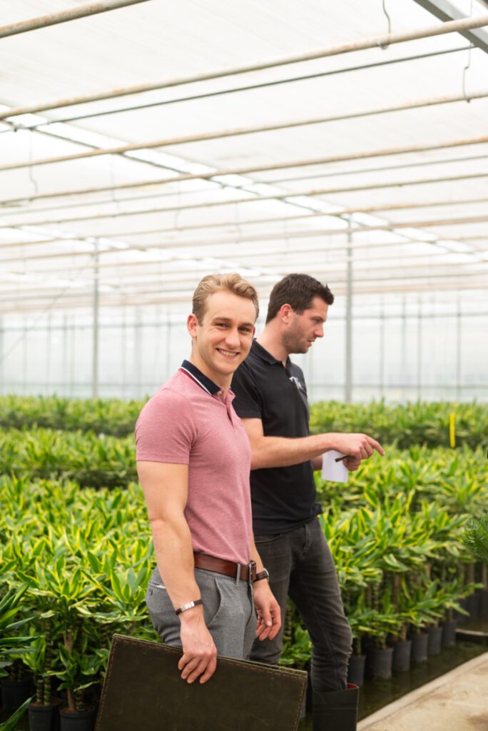 Persoonlijke selectie van kantoorplanten bij kwekerij – Berendsen Interieurbeplanting